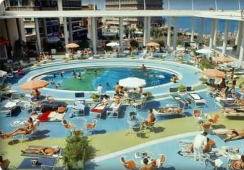 مسبح فندق فينيسيا بيروت  اواخر الستينيات 